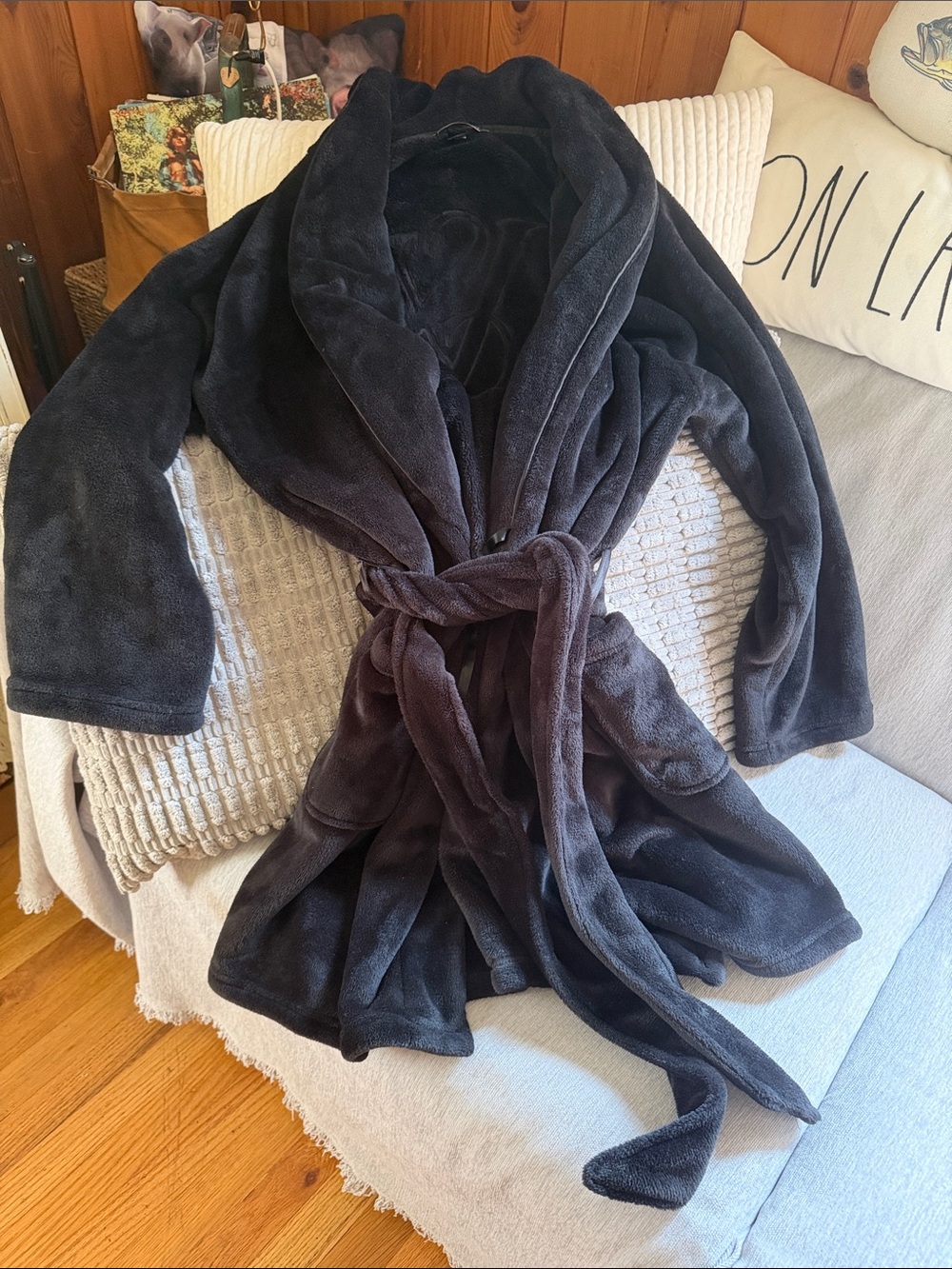 Victoria's Secret Plush Shawl-Collar Robe in black